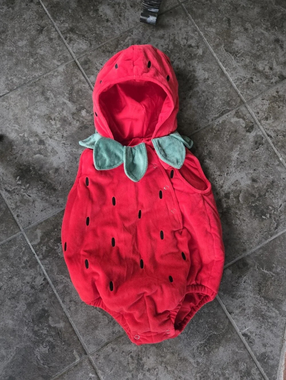 Pottery Barn Kids Strawberry Halloween Costume Snap Baby Onesie 12-24 Months